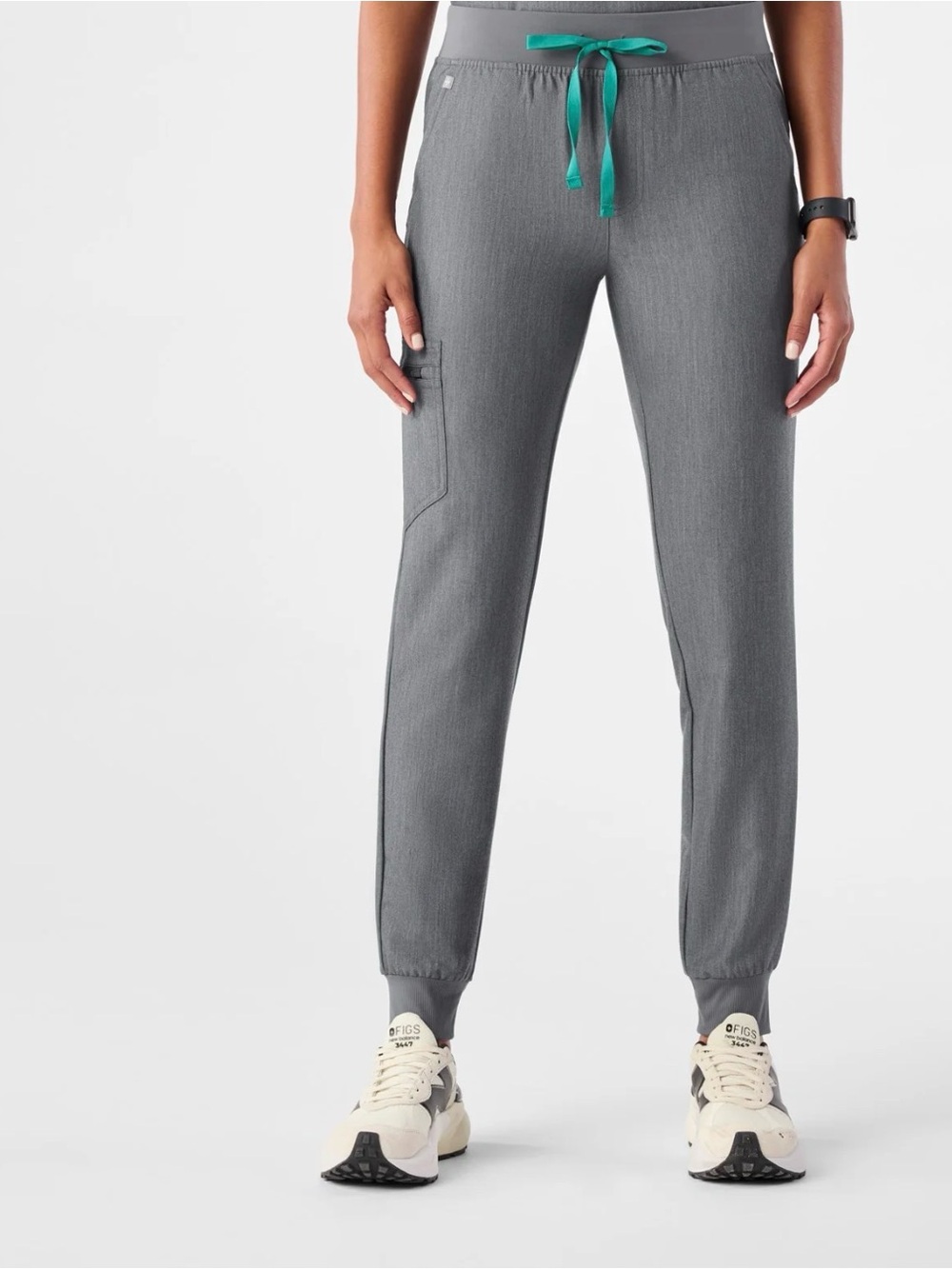 Gray FIGS Graphite Zamora™ - Petite Jogger Scrub Pants